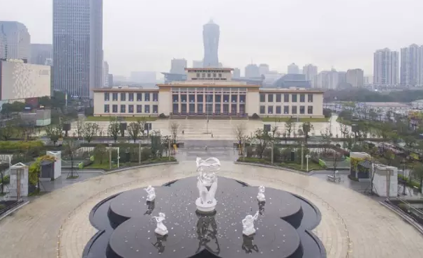》》》今日起至1月16日 下沙开通大学生返乡专线! 寒假将至,针对大学生寒假返乡需求,1月10日-16日下沙将开通大学生返乡定制公交,线路走向为高教东区(钱江湾生活区2号大街始发)九堡客运中心站火车东站(终点站停火车东站二楼停车场),发车时间:7:30-11:30;13:30-14:30。 》》》好消息!江干这些健身场地免费对外开放 好消息, 江干健身爱好者的福利来了!健身不用东奔西走,江干区体育中心2017第一季免费健身日来啦~ 即日起至3月31日,每月8日和每个工作的固定时段,江干区体育中
